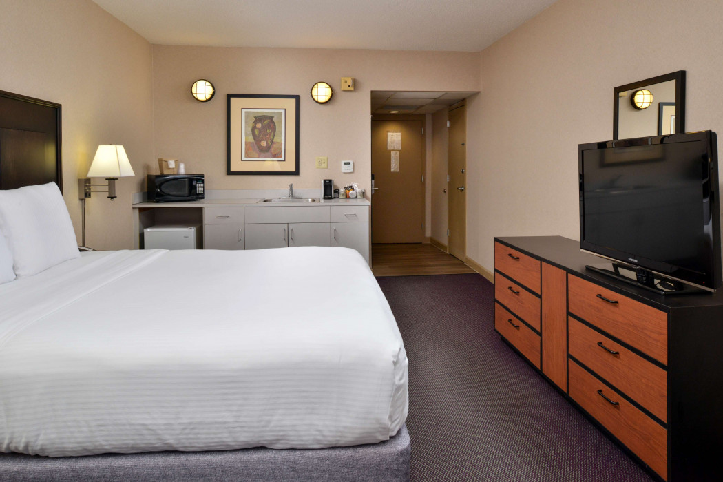 King Bed Kitchenette
